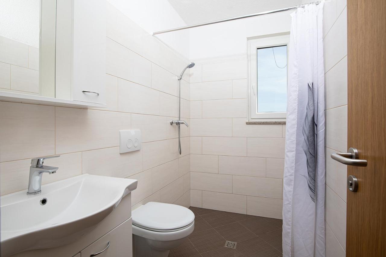 Apartmani Mirna Luka Pomer Exterior foto