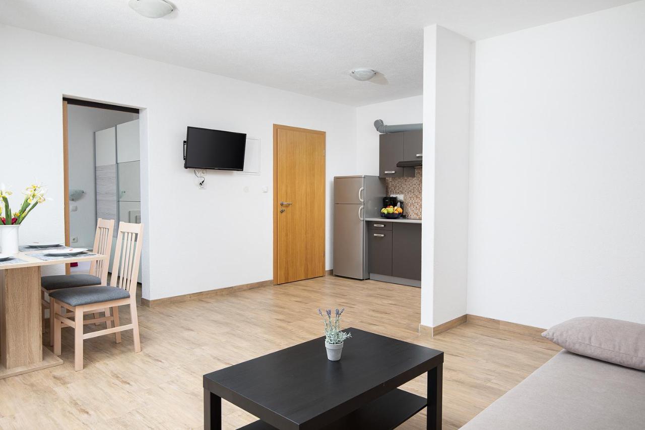 Apartmani Mirna Luka Pomer Exterior foto