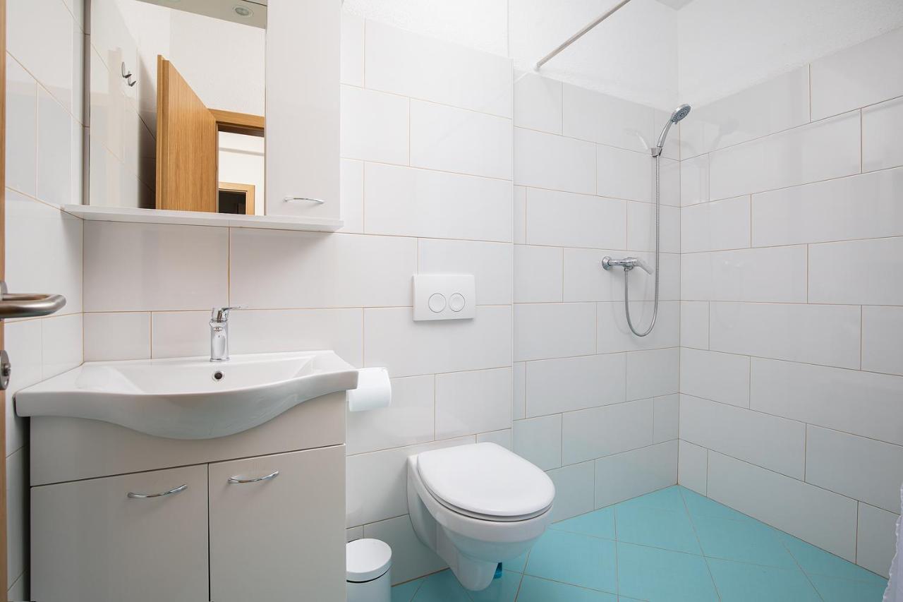 Apartmani Mirna Luka Pomer Exterior foto