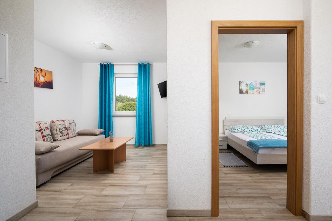 Apartmani Mirna Luka Pomer Exterior foto