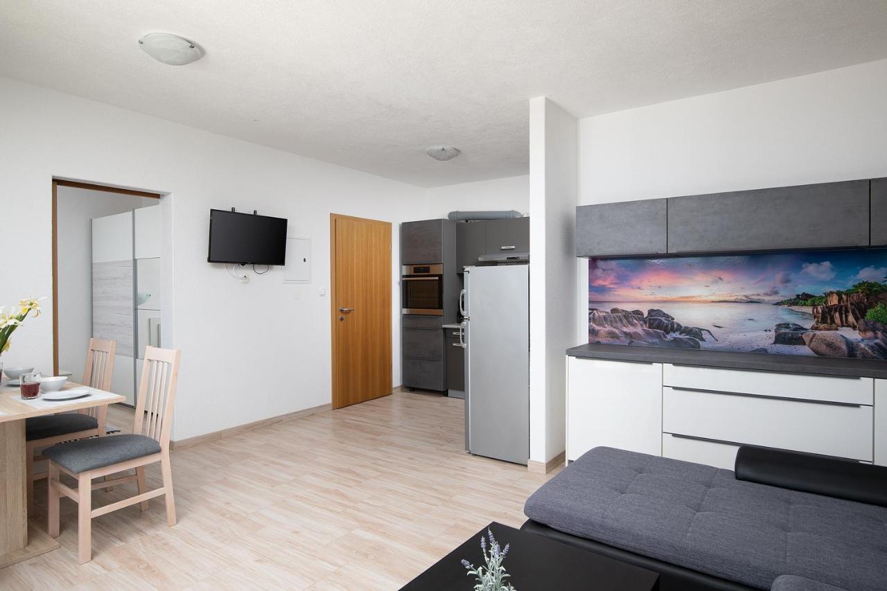 Apartmani Mirna Luka Pomer Exterior foto